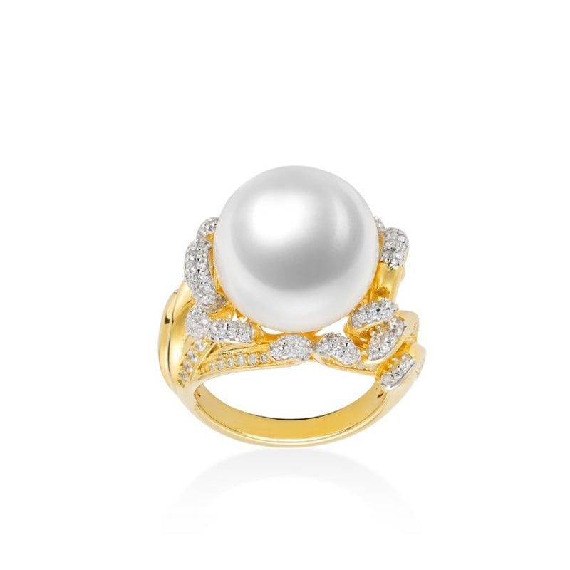 Pre-order High Jewelry collection: The White Pearl and Gold Vine Ring