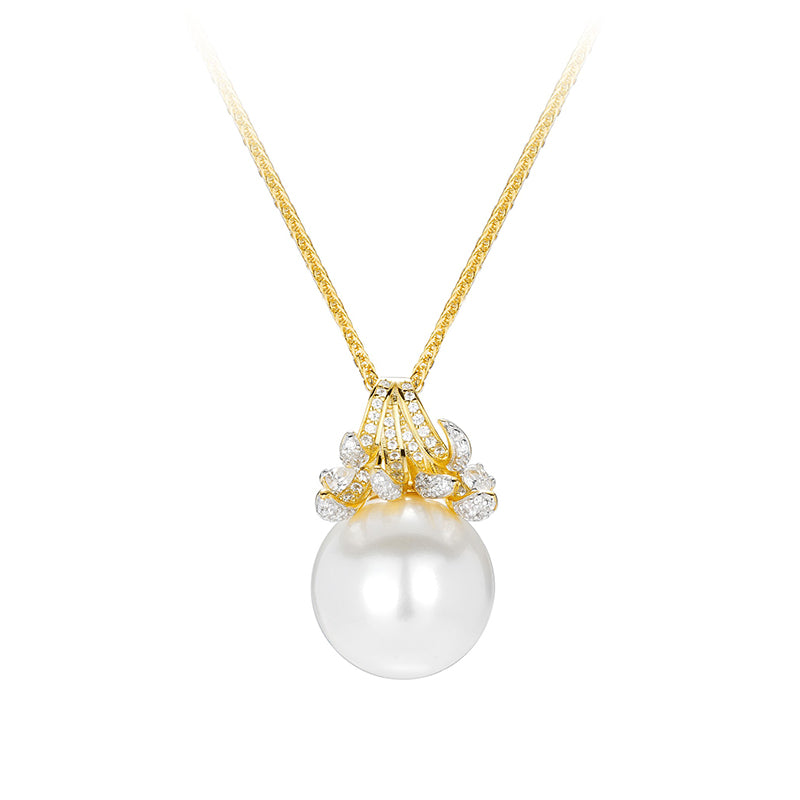 Pre-order High Jewelry collection: The White Pearl and Gold Vine Necklace