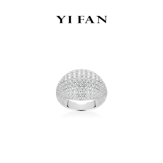 High-end Jewelry：White diamond-encrusted cocktail ring