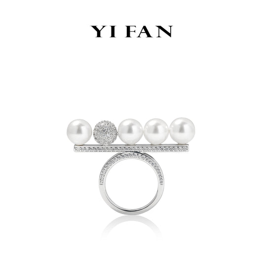 Spring Collection：Modern White Pearlsdetailed "5 dragon balls" ring.