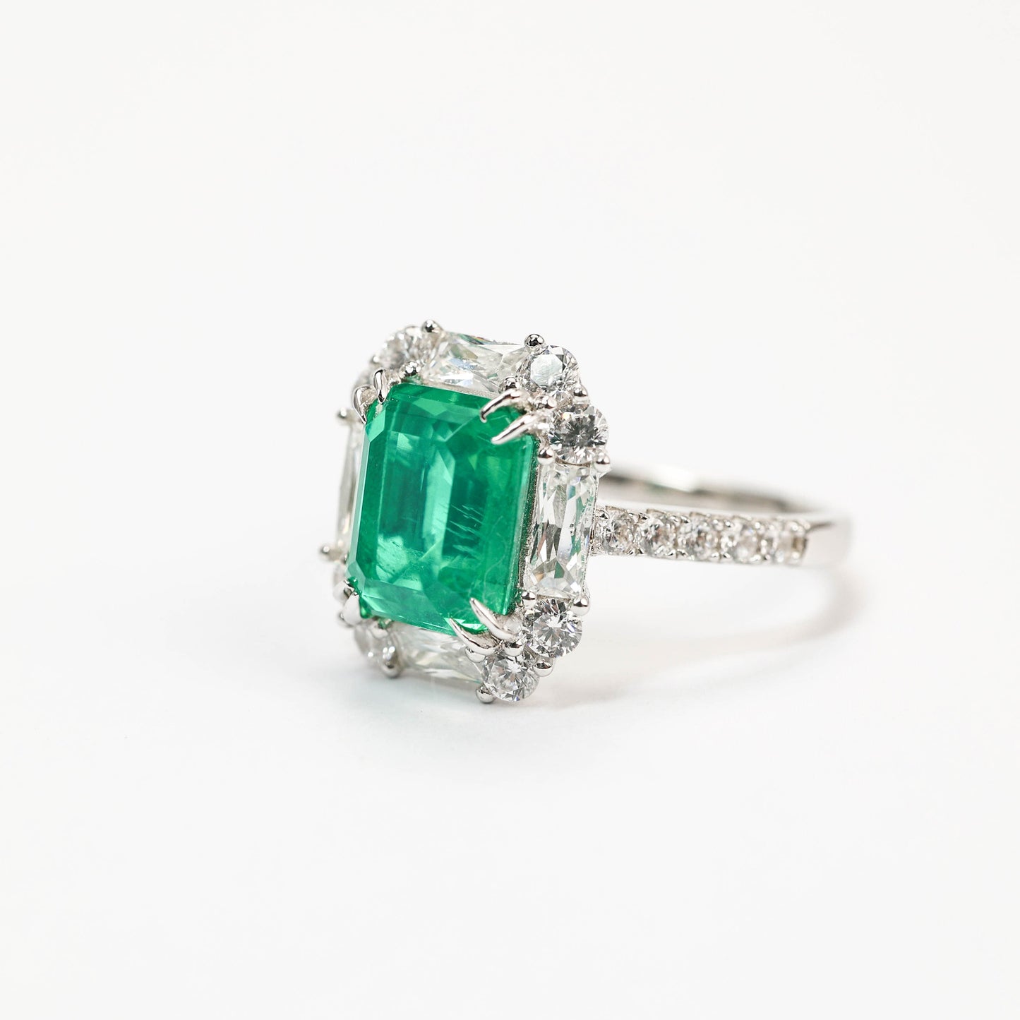 Promotional design Micro-setting Classic emerald color Lab created stones 8 prong ring, sterling silver