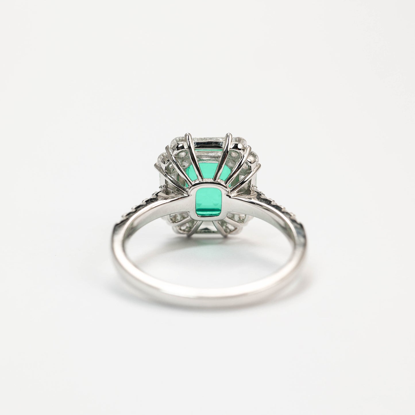 Promotional design Micro-setting Classic emerald color Lab created stones 8 prong ring, sterling silver