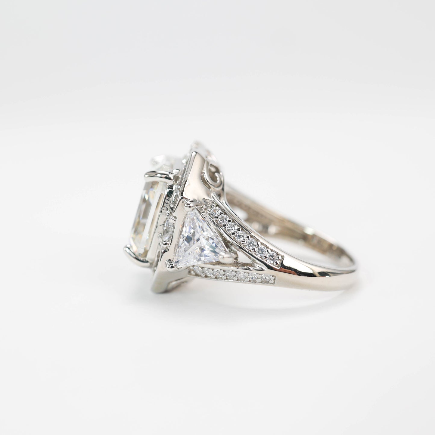 Special offer Micro-setting Asscher cut Lab created stones 2 trillion shape on the 2 sides Gatsby ring, sterling silver