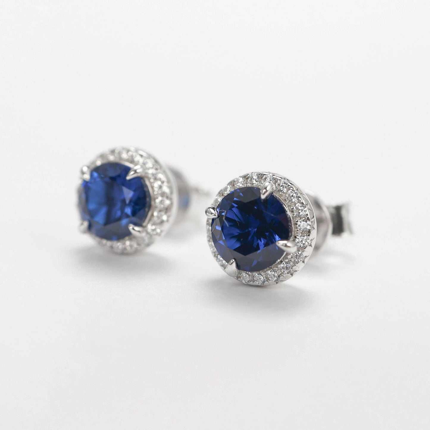 Micro-setting Sapphire color round shape ear studs, sterling silver. (2 carat)