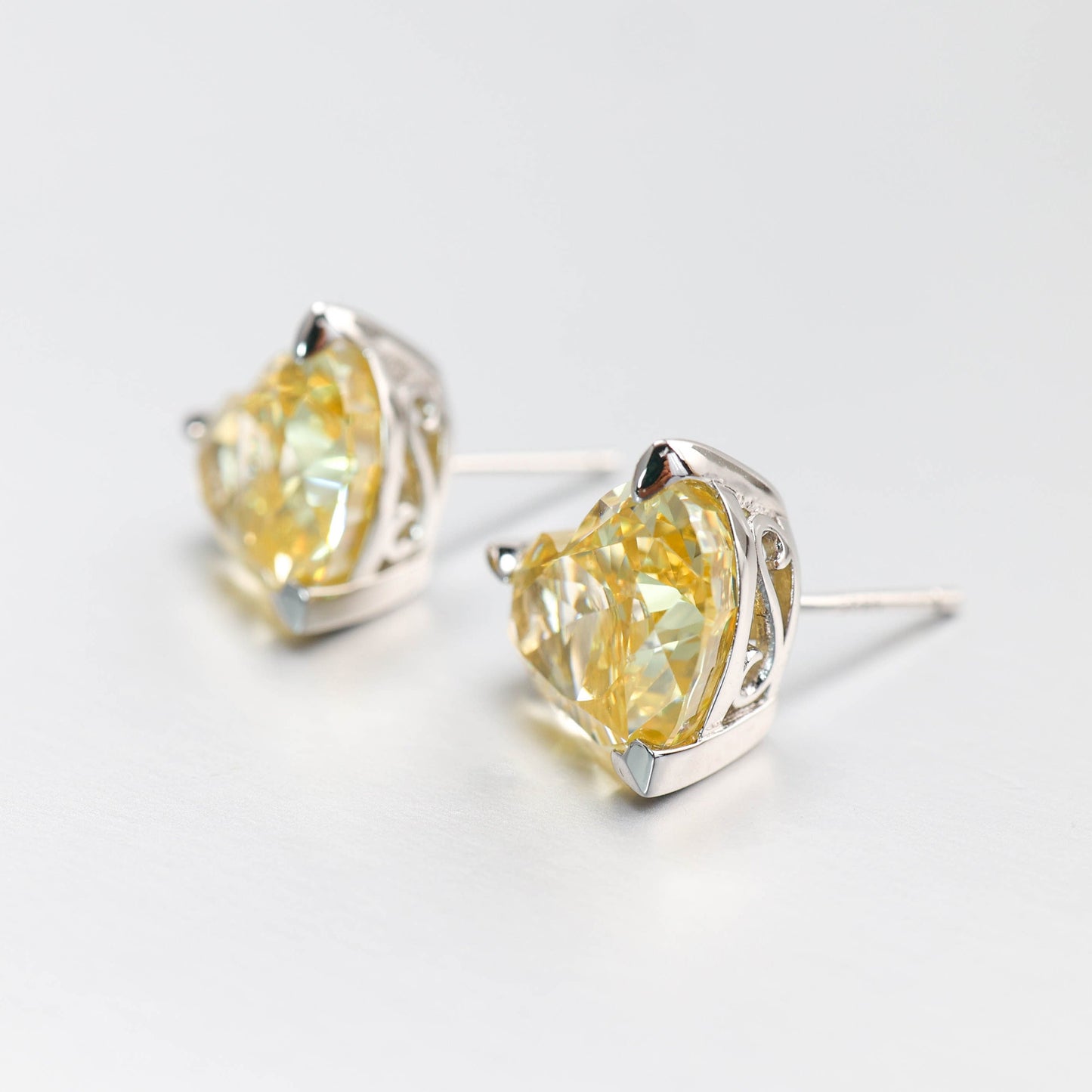 Micro-setting vivid yellow color heart shape earrings. sterling silver